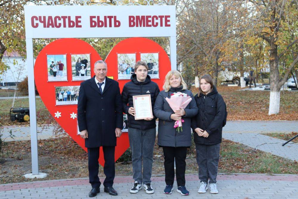 Впервые восемь семей Волоконовского района удостоились права занесения на Доску Почёта «Счастье быть вместе»