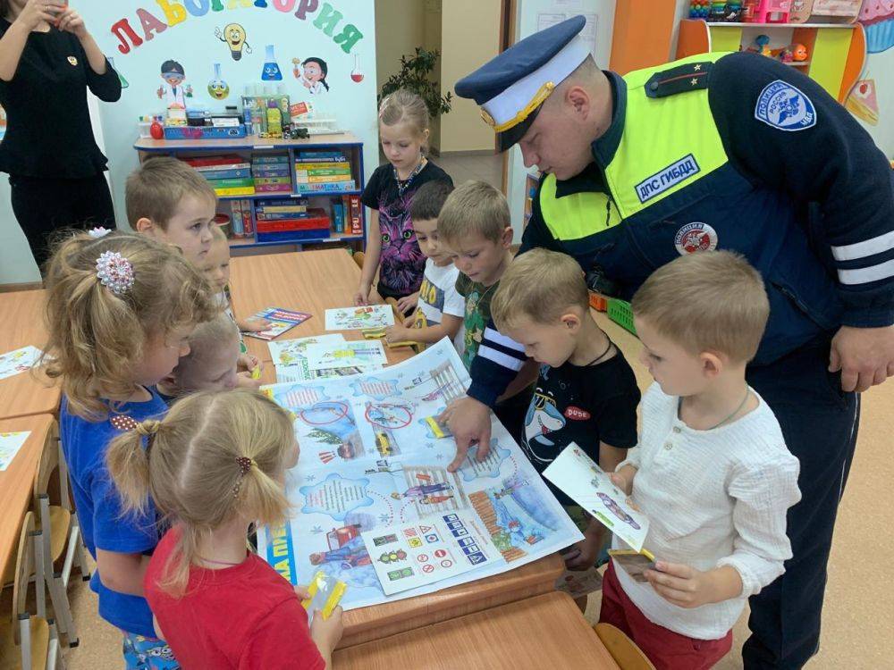 Белгородские автоинспекторы напомнили самым маленьким участникам движения о пользе световозвращающих элементов