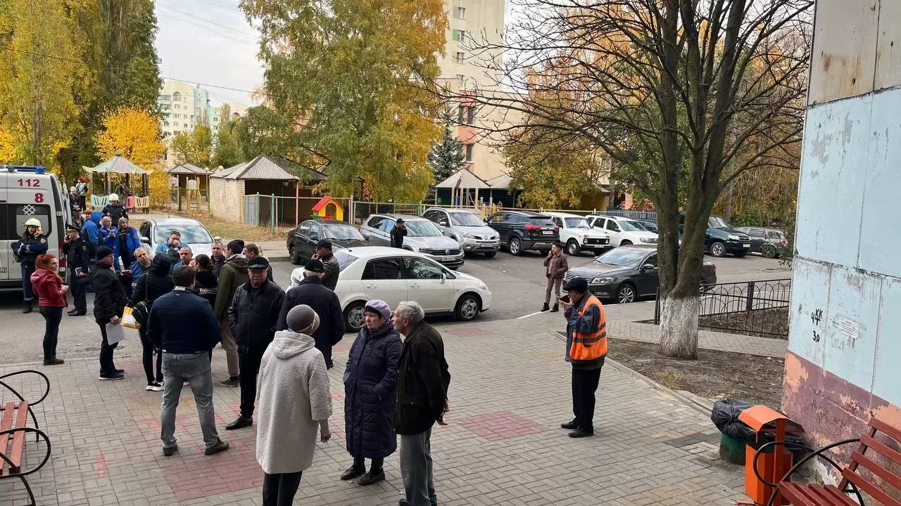 «Испугались все — это нормально»: попадание дрона в многоэтажку в Белгороде32