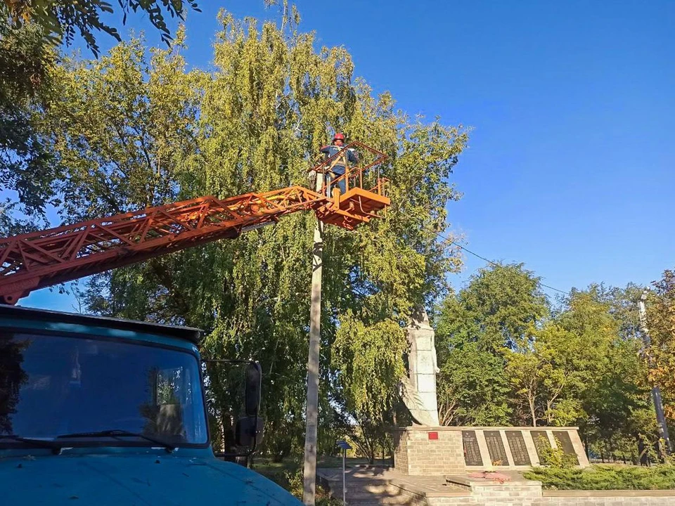 В Белгородской области энергетики обеспечили освещение памятника советским воинам0