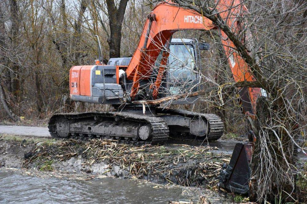 В Красногвардейском районе завершили очистку Арнаутовского пруда