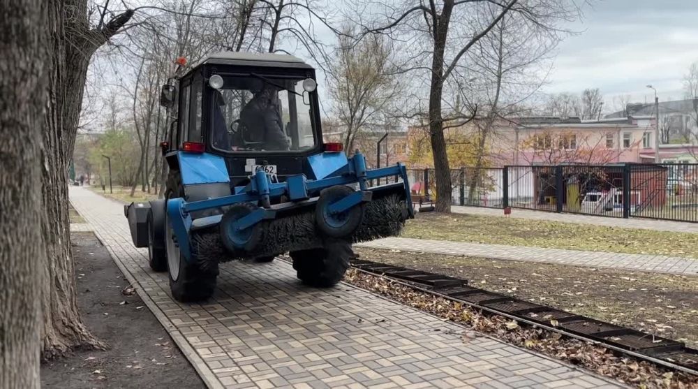 В областном центре перед зимой очищают систему ливнёвок