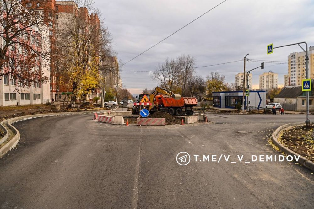 Валентин Демидов: На пересечении Белгородского полка и Октябрьской продолжается ремонт дороги