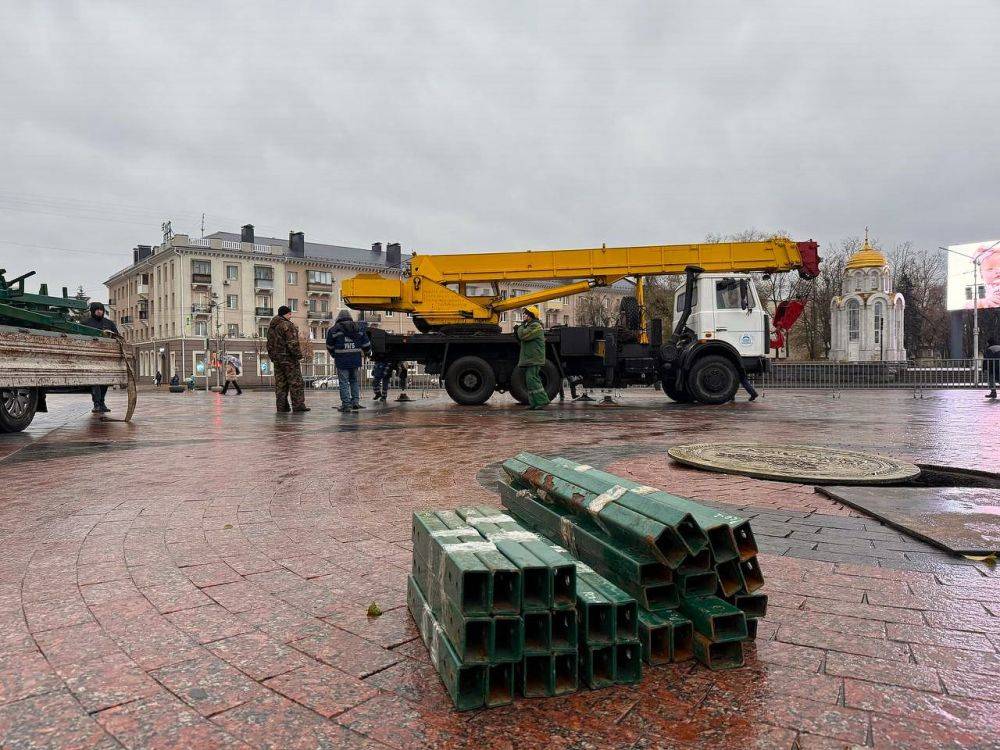 В Белгороде приступили к праздничному оформлению города к Новому году!