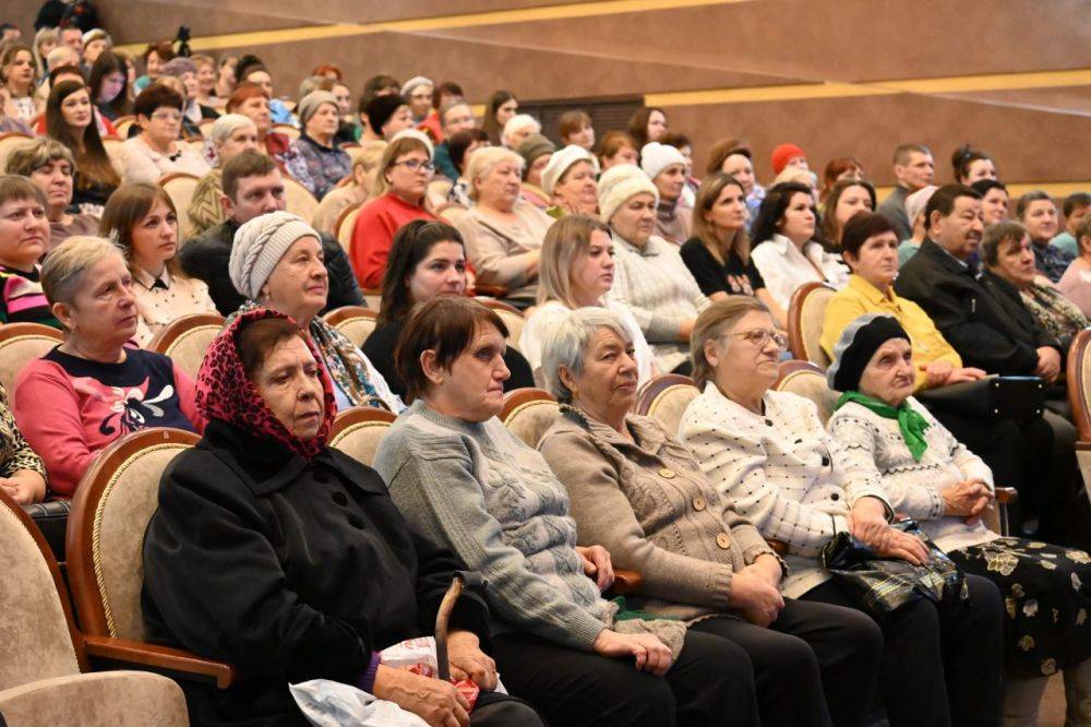 Татьяна Круглякова: В преддверии самого доброго и светлого праздника — Дня матери — в Центре культурного развития нашего посёлка прошёл замечательный праздничный концерт