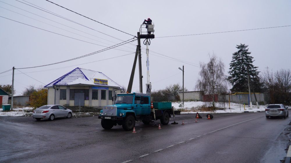 Просматривая отчёты по выполнению поступивших вопросов во время проведения встреч с жителями нашего муниципалитета, глава администрации Борисовского района Владимир Переверзев решил дать один общий отчёт по вопросам уличного освещения