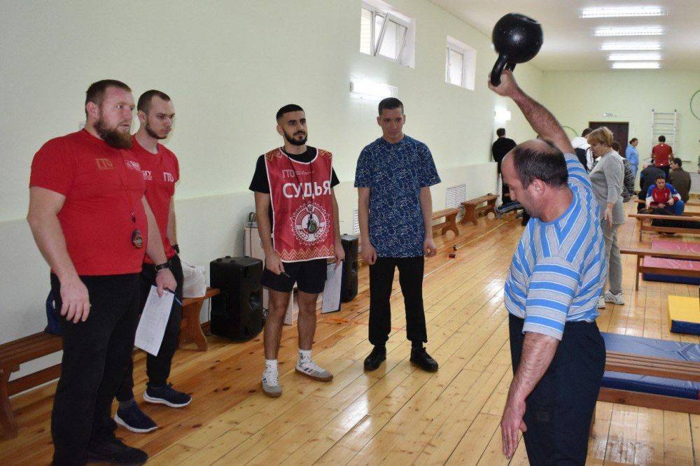 В Борисовском доме социального обслуживания состоялся яркий и запоминающийся спортивный праздник под названием «Познакомься с ГТО!», который прошёл в рамках первого этапа областного адаптивного фестиваля ГТО проекта «Ты не один!»