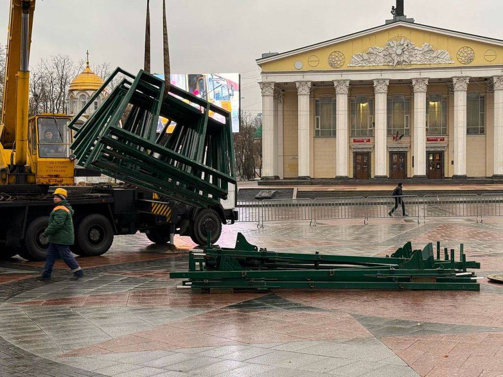 В Белгороде приступили к праздничному оформлению города к Новому году!