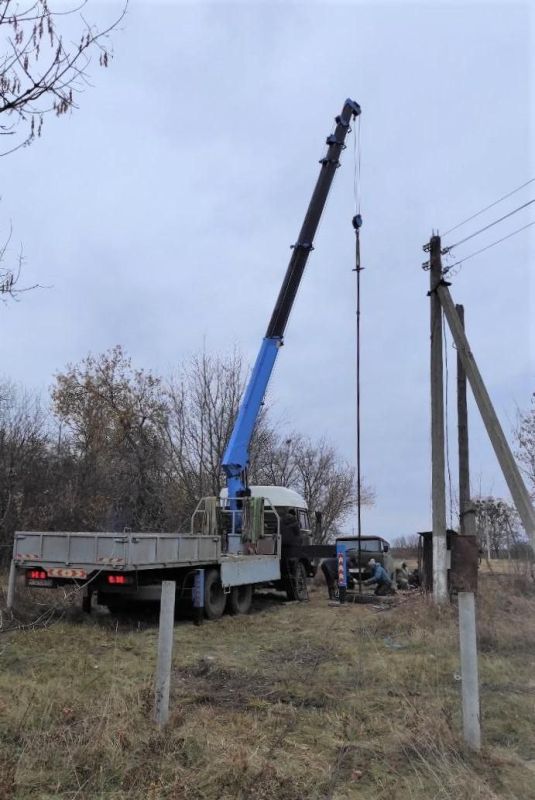 В рамках текущего ремонта специалисты водоканала заменили 130 метров водоподъемных труб на одной из водозаборных скважин села Хотмыжск Борисовского района