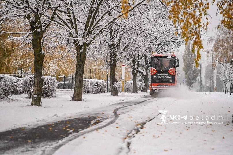 617 человек убирают снег на улицах Белгорода 14 ноября6