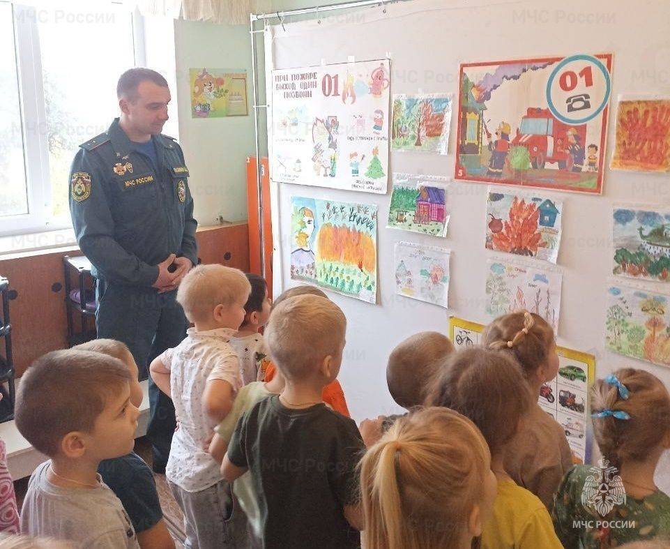 Пожарные побывали в гостях у воспитанников детского сада № 13 города Шебекино