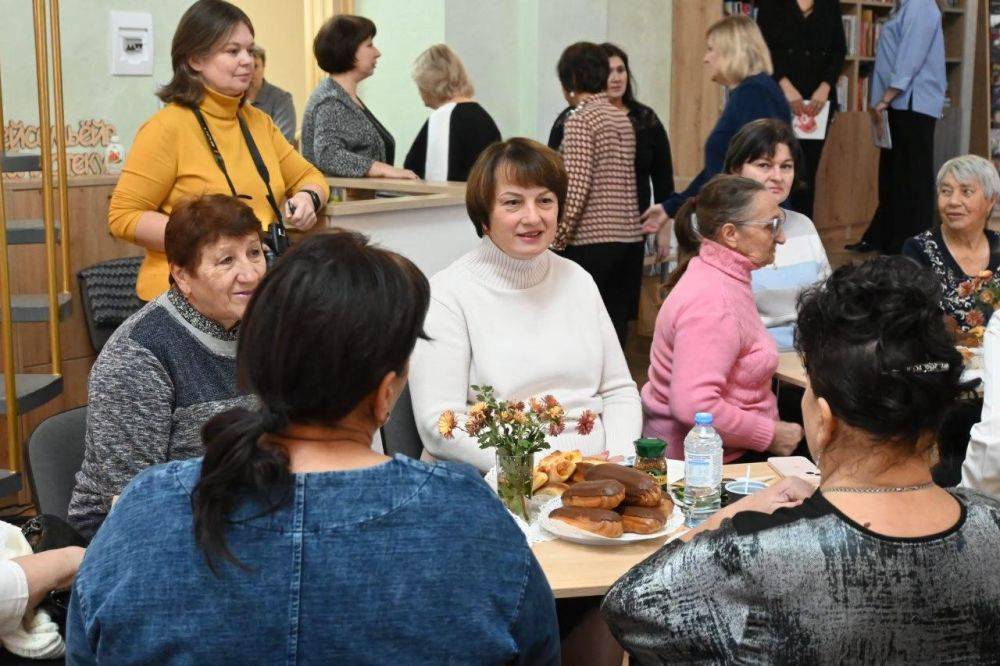 В читальном зале центральной библиотеки состоялась трогательная встреча с мамами погибших военнослужащих