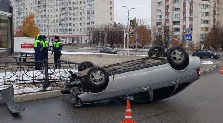 На Харгоре в Белгороде перевернулась легковушка