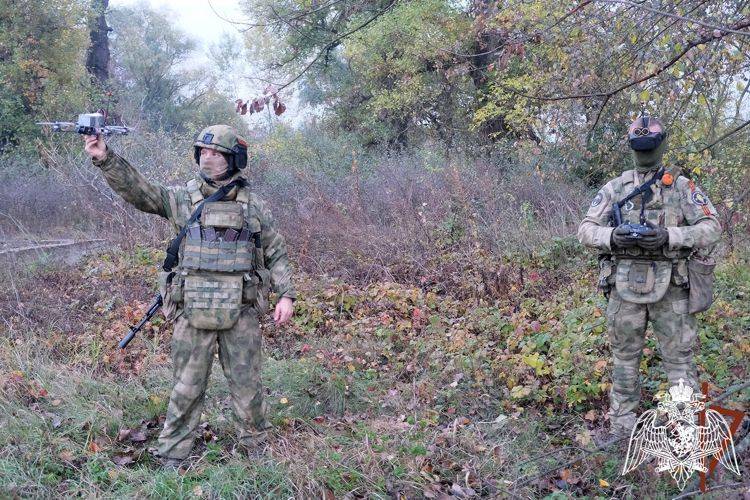 Расчеты FPV-дронов Росгвардии в зоне специальной военной операции совершенствуют навыки управления беспилотниками