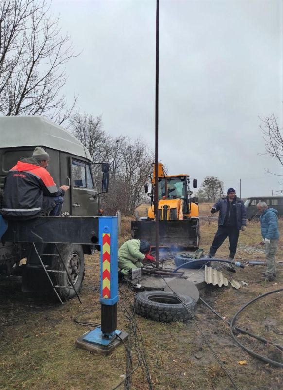 В рамках текущего ремонта специалисты водоканала заменили 130 метров водоподъемных труб на одной из водозаборных скважин села Хотмыжск Борисовского района