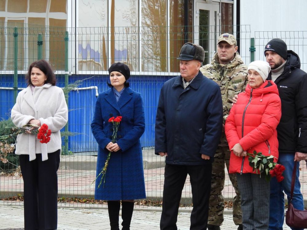 «Герои никогда не умирают, Герои в нашей памяти живут!»