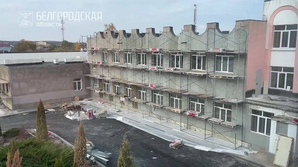 Губернатор Белгородской области посетил Мелиховскую среднюю общеобразовательную школу и посмотрел, как идет капитальный ремонт