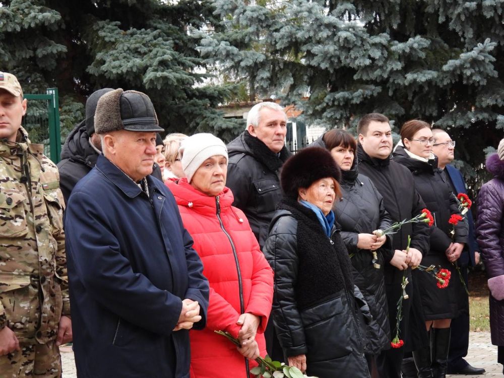 «Герои никогда не умирают, Герои в нашей памяти живут!»