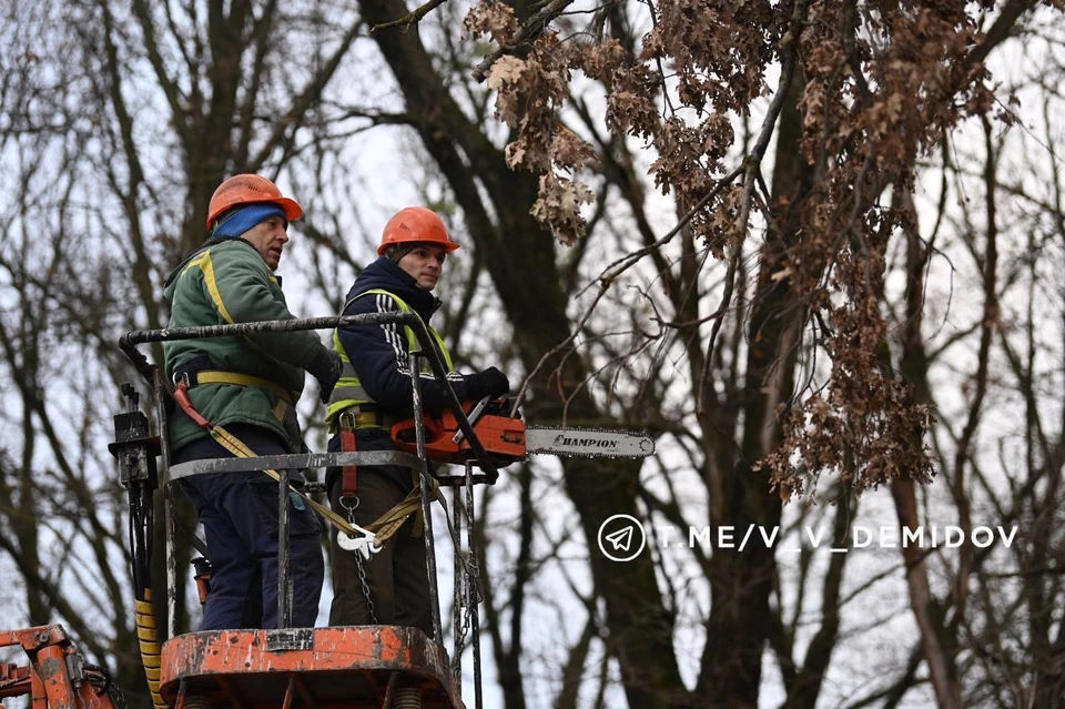 Белгородские коммунальщики устраняют последствия непогоды0