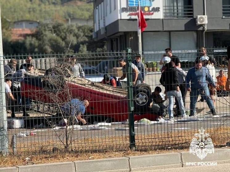 Белгородский спасатель помог попавшим в ДТП людям в Турции