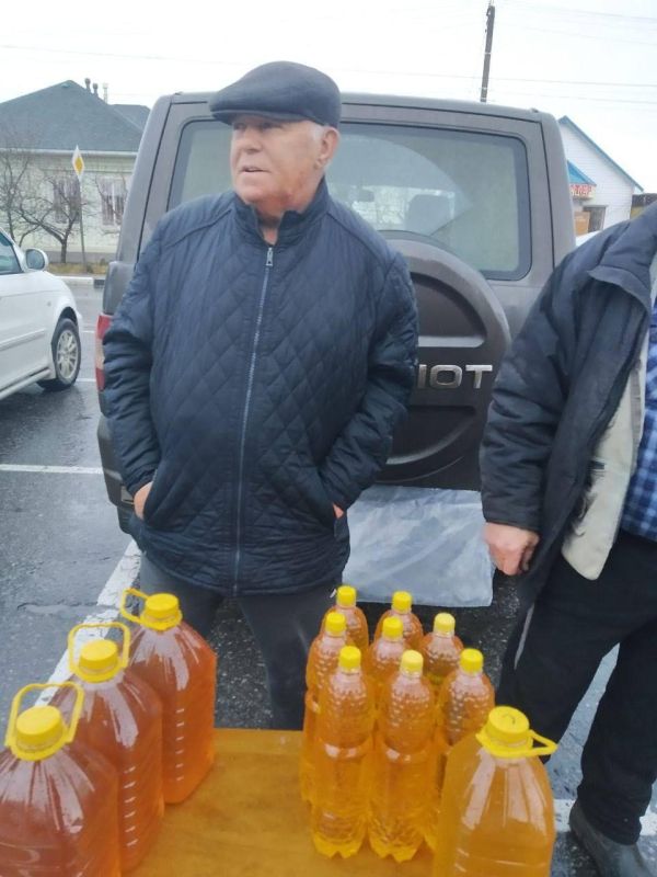 В выходные прошла сельскохозяйственная ярмарка, и несмотря на дождливую погоду, она собрала немало людей!