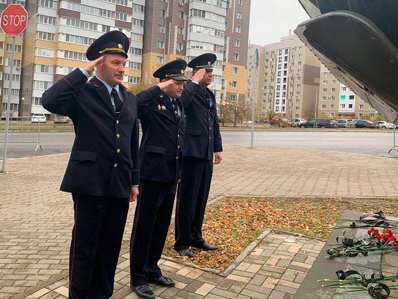 Сотрудники ОМВД России по Белгородскому району почтили память коллег, погибших при исполнении служебного долга