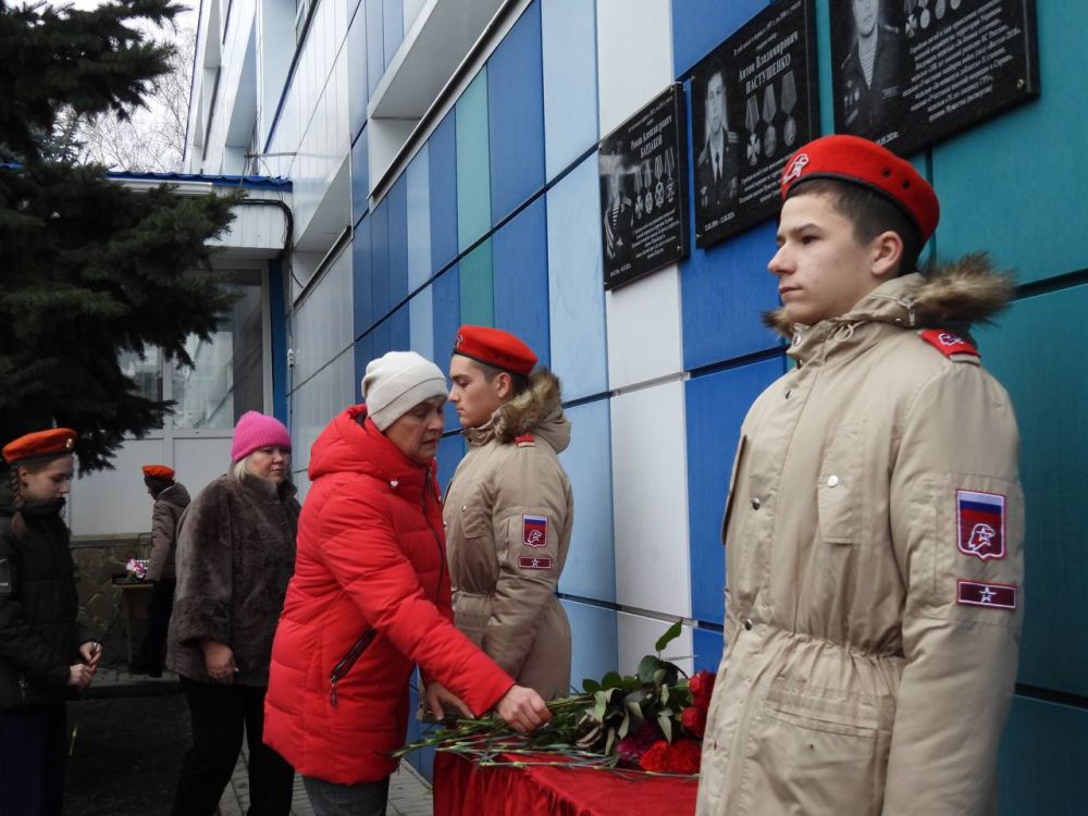 «Герои никогда не умирают, Герои в нашей памяти живут!»