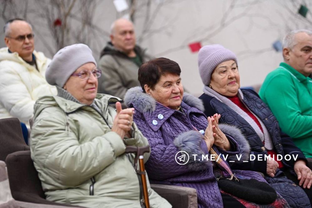 Валентин Демидов: Поздравил с наступающим Новым годом белгородцев, которые сейчас находятся в наших ПВР в Белгороде