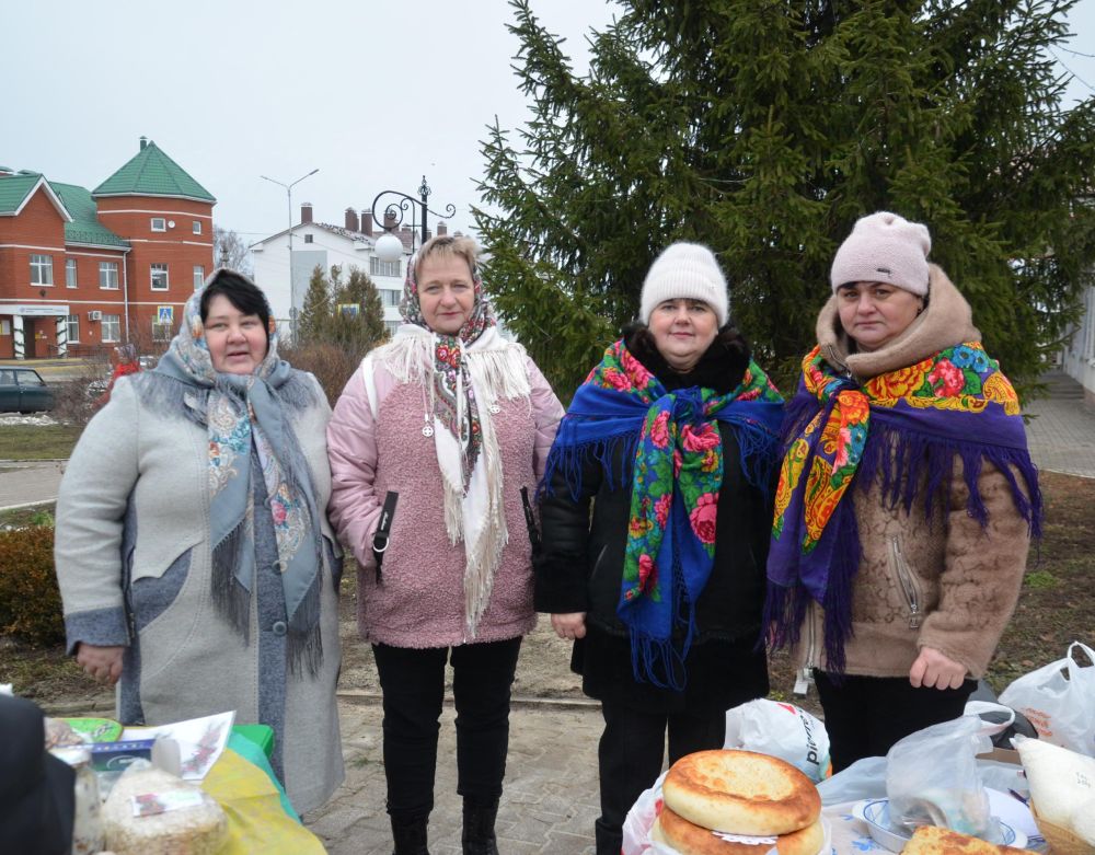 Сегодня в Красной Яруге прошла праздничная продовольственная ярмарка