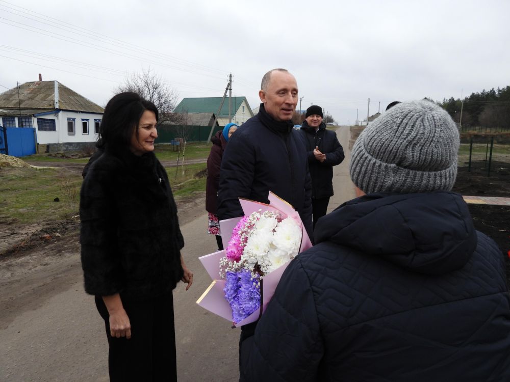 Накануне Нового года прошла торжественная церемония вручения ключей от дома детям, оставшимся без попечения родителей