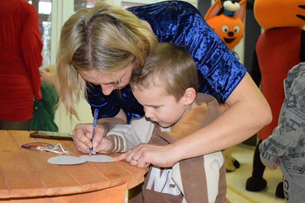 Новогодний утренник для девчонок и мальчишек из семей погибших, без вести пропавших и демобилизованных по ранению участников СВО прошёл сегодня в Центре культурного развития п. Волоконовка