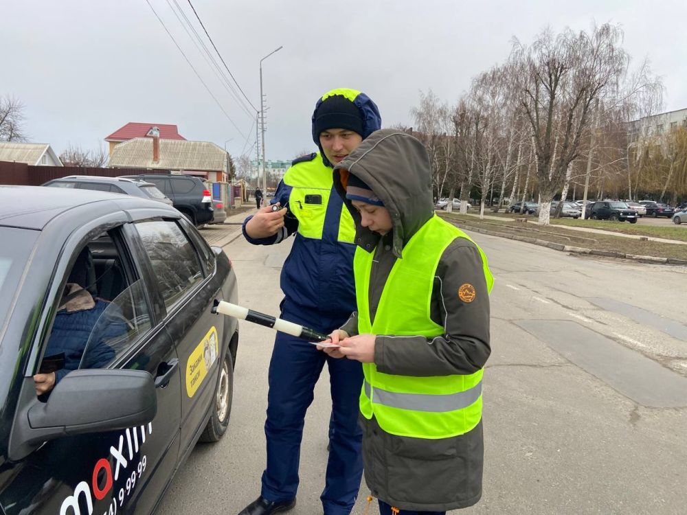 Белгородские автоинспекторы исполнили мечту 12-летнего Саши из Алексеевки «побывать в роли сотрудника ГАИ»