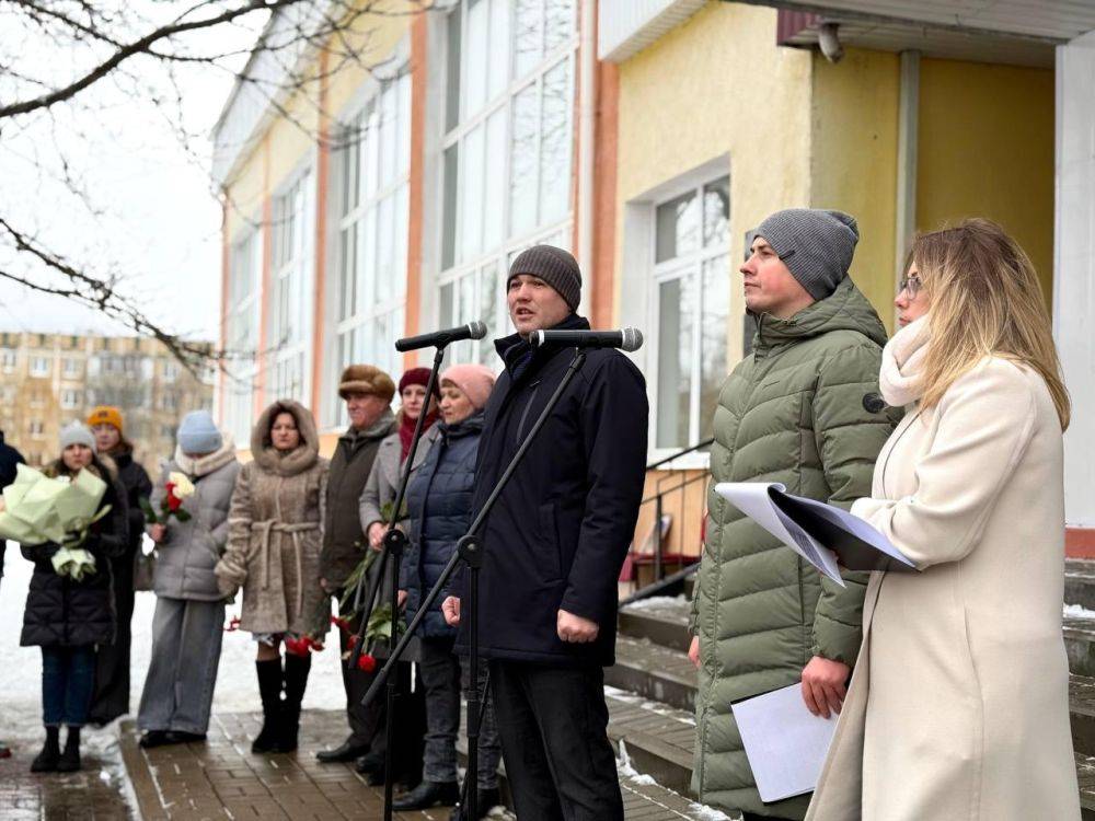 16 декабря состоялось торжественное мероприятие на базе средней образовательной школы № 1 города Строителя - открытие мемориальной доски в память о погибшем при исполнении воинского долга в ходе специальной военной операции...