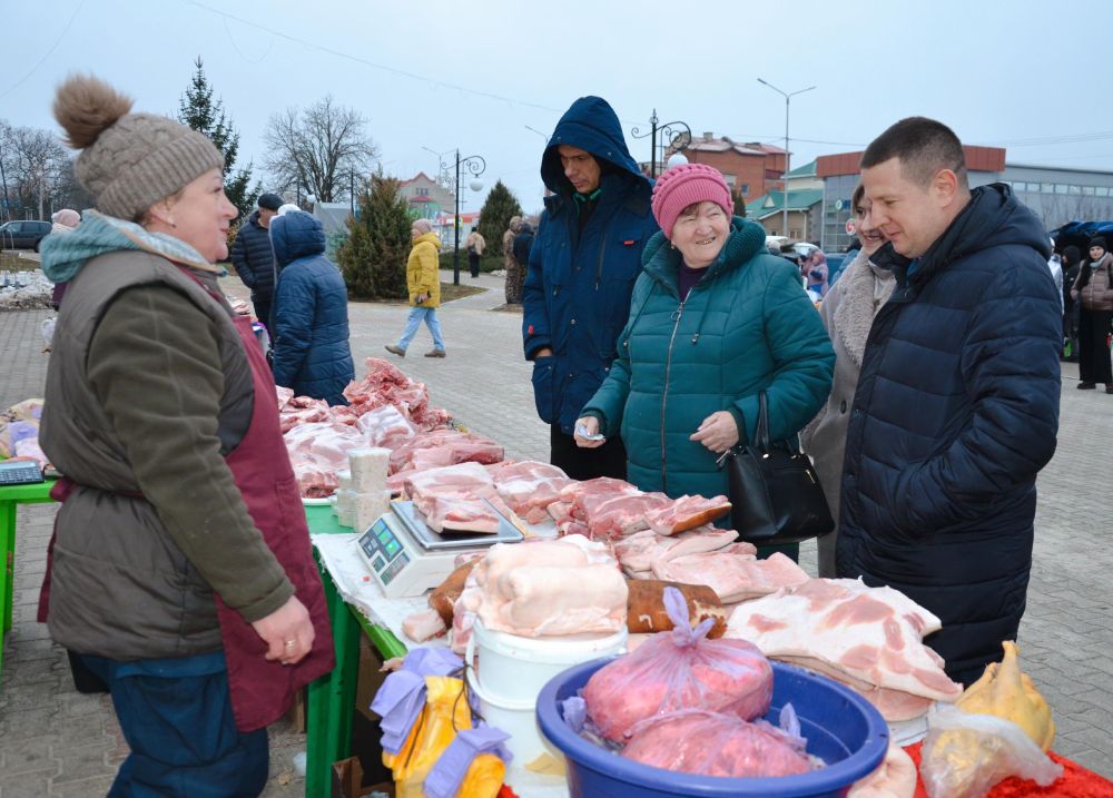 Сегодня в Красной Яруге прошла праздничная продовольственная ярмарка