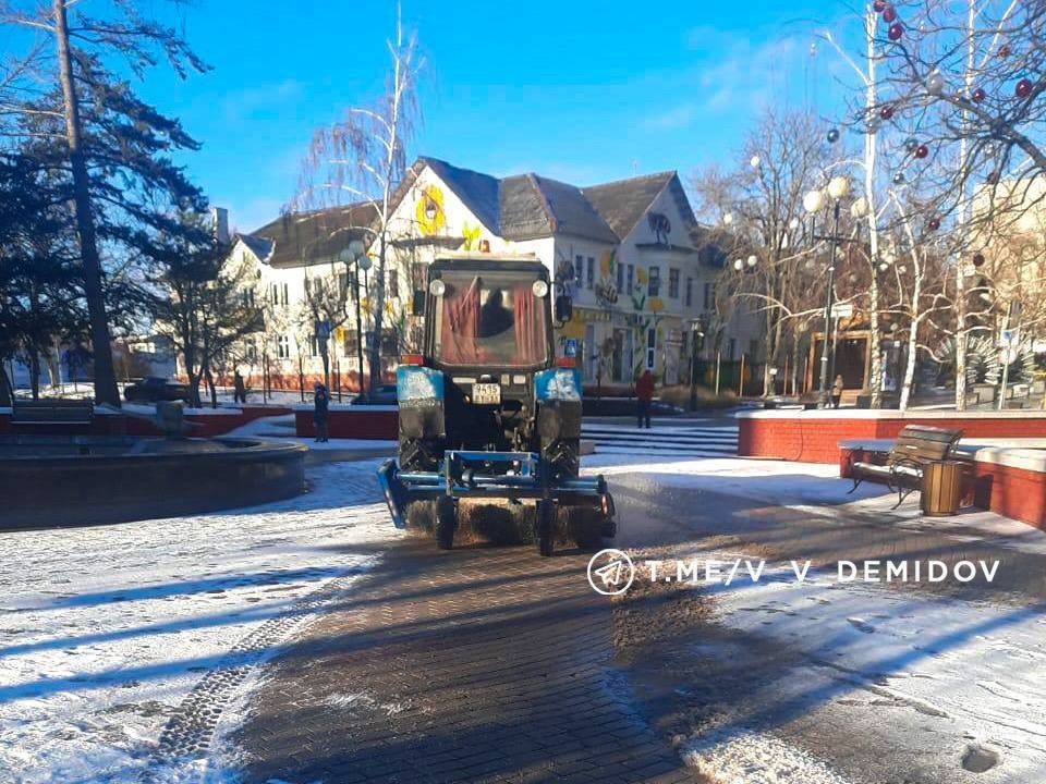 В Белгороде за день израсходовали более 365 тонн песко-соляной смеси и 30 тонн соли