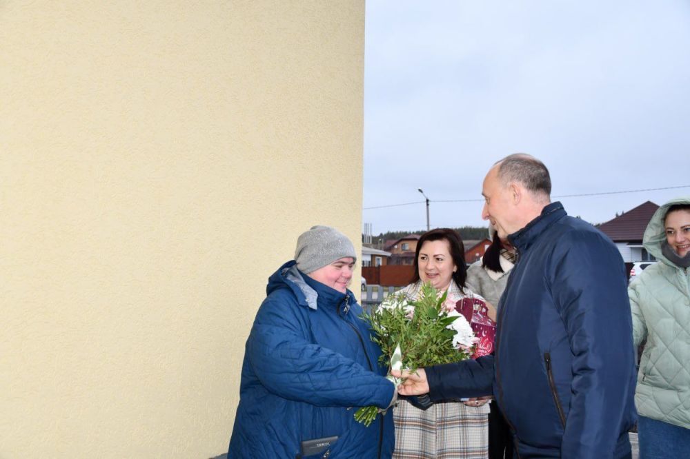 Светлана Халеева: Юные алексеевцы и многодетная семья получили ключи от нового благоустроенного жилья