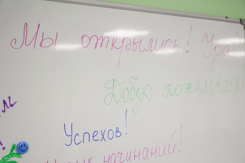 Вячеслав Гладков посетил Комаревцевский клуб-библиотеку в Чернянском районе