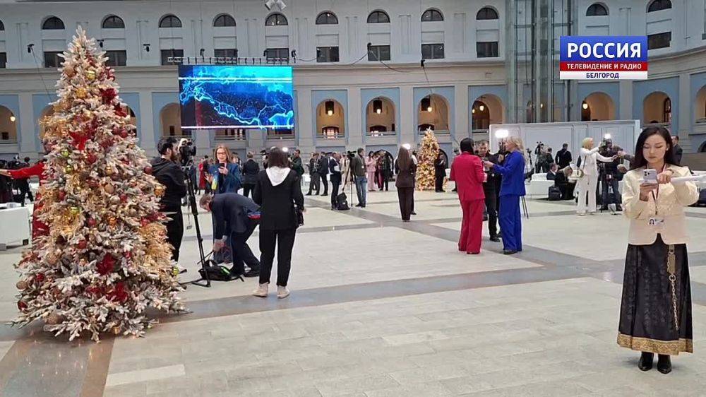 Ещё несколько кадров, которые сняла съемочная группа ГТРК «Белгород» до начала прямой линии и пресс-конференции президента России