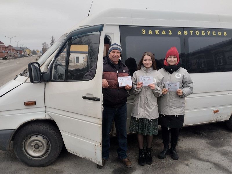 В Белгородской области в рамках новогодних праздников молодые активисты организовали инструктажи по дорожной безопасности на автостанциях