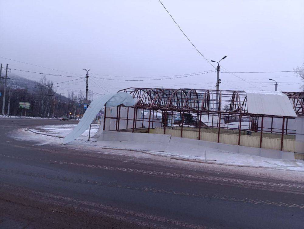 Мэр Горловки Иван Приходько сообщил, что террористы ВСУ нанесли удар беспилотником по гражданской инфраструктуре, повреждён подземный переход