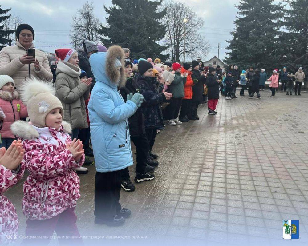 Одним из самых важных символов Нового года, который объединяет людей и создает неповторимый дух зимнего волшебства, является новогодняя ёлка