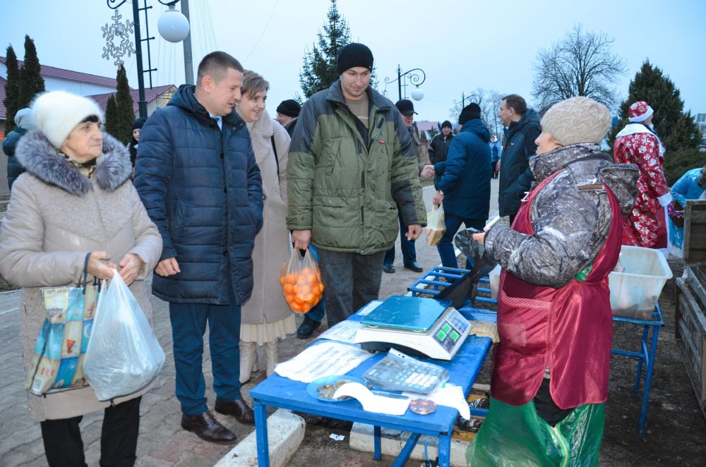 Сегодня в Красной Яруге прошла праздничная продовольственная ярмарка