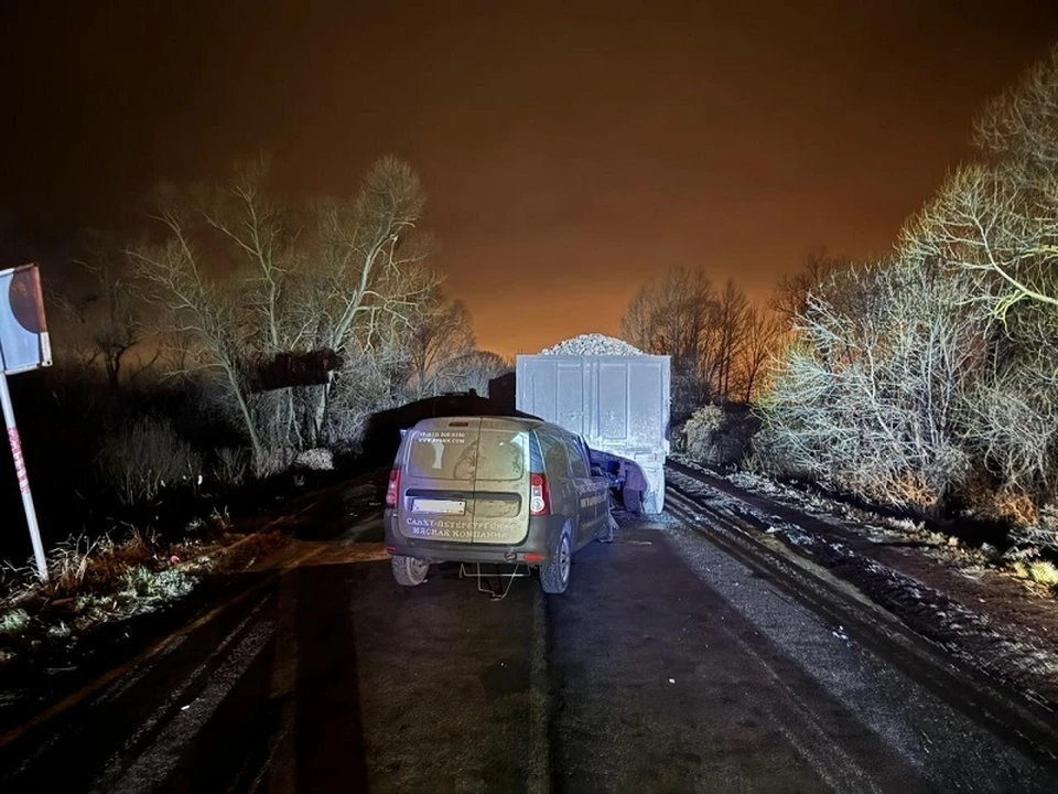 Два человека погибли при столкновении легковушки с грузовиком под Белгородом0