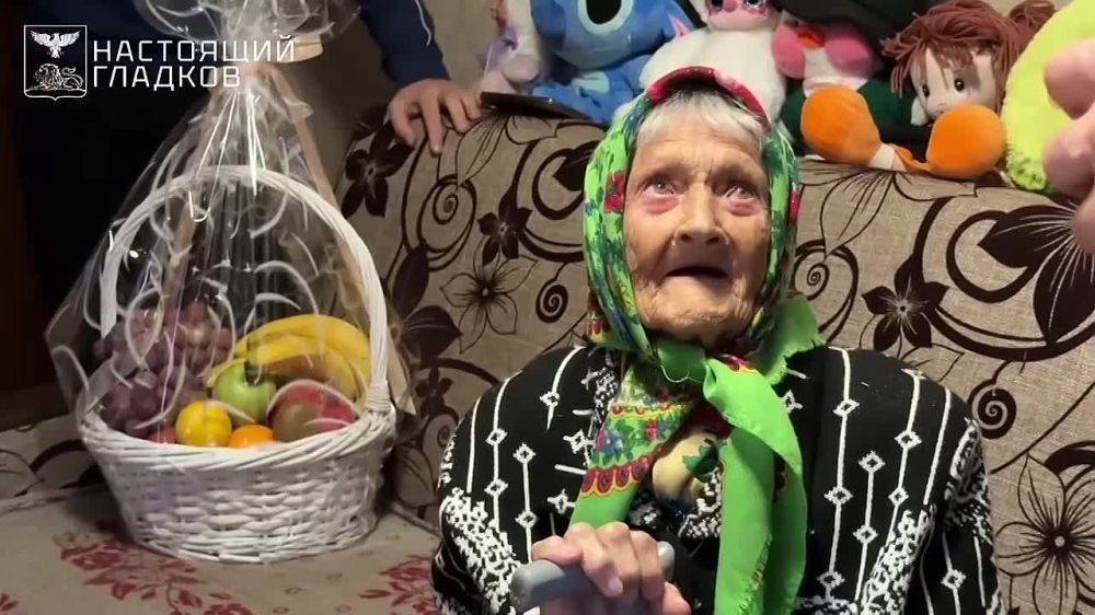 Вячеслав Гладков навестил в Новой Таволжанке 102-летнюю труженицу тыла