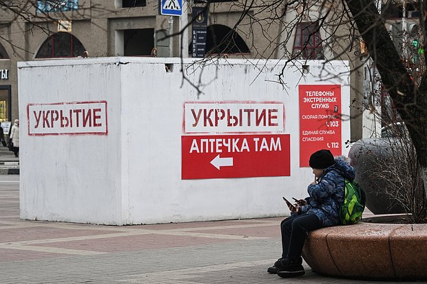 «Год назад жизнь разделилась на до и после». Гладков почтил память жертв обстрела Белгорода в годовщину трагедии1