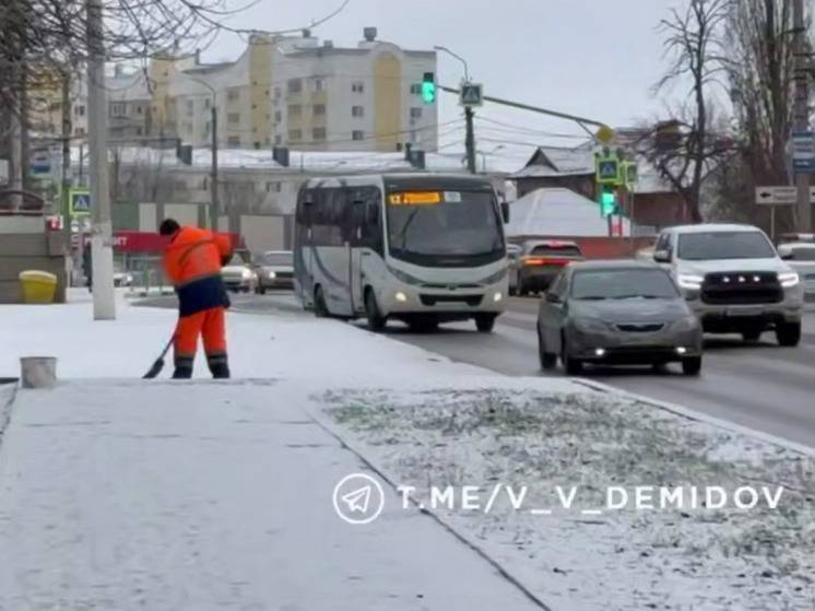 В Белгороде к уборке снега привлечены более 600 человек