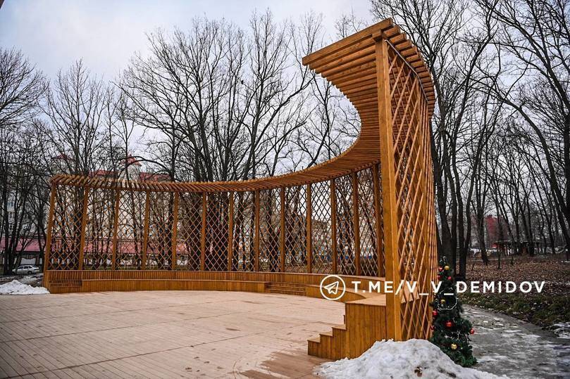 В Центральном парке Белгорода завершили строительство открытого кинотеатра-лектория4