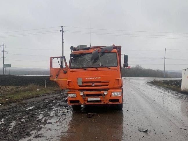 В Белгородском районе в результате атаки украинского дрона сгорел автомобиль