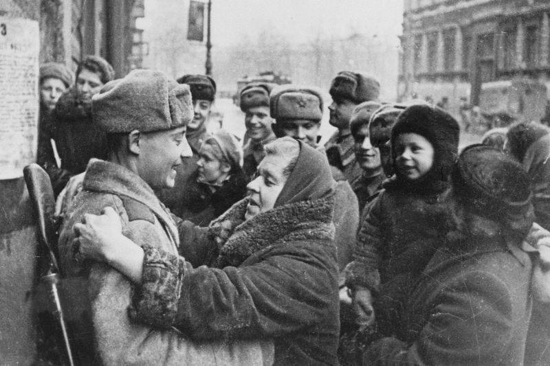 Чудом выжившая девочка Эля. Белгородские школьницы записали историю бывшей блокадницы