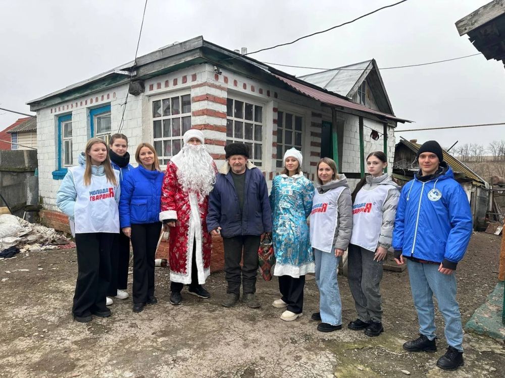 Белгородские партийцы поздравляют с Новым годом ветеранов и участников Великой Отечественной войны в рамках акции «С Новым годом, ветеран!»